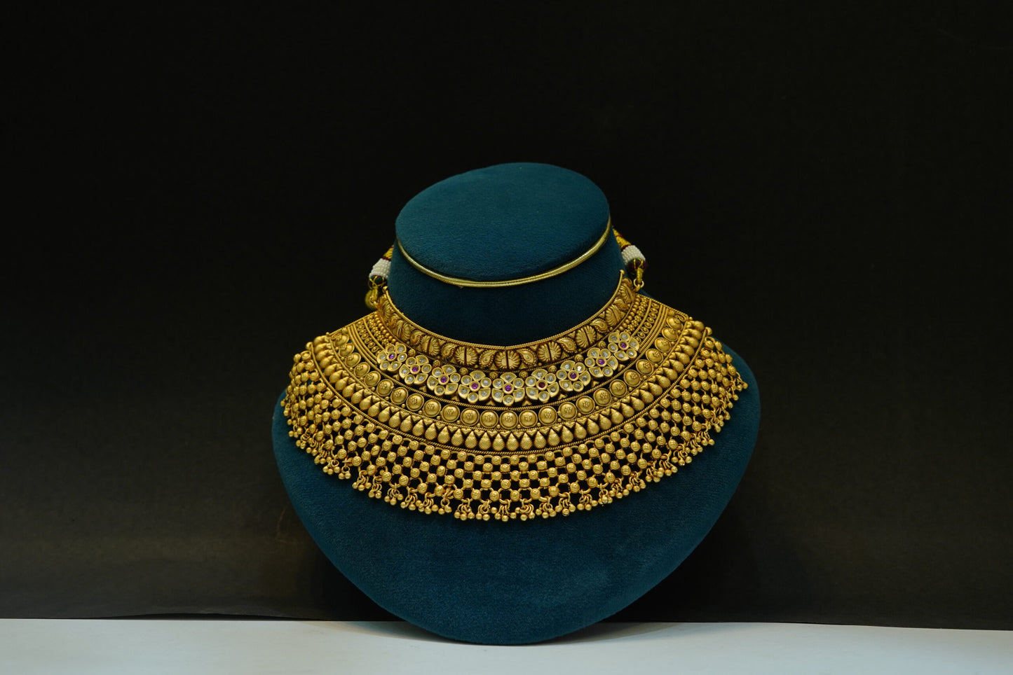 Antique royal gold toned necklace