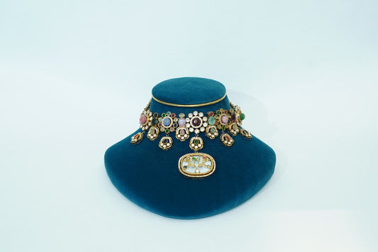 Flower cut detailing, prominent stone choker