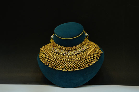 Antique royal gold toned necklace