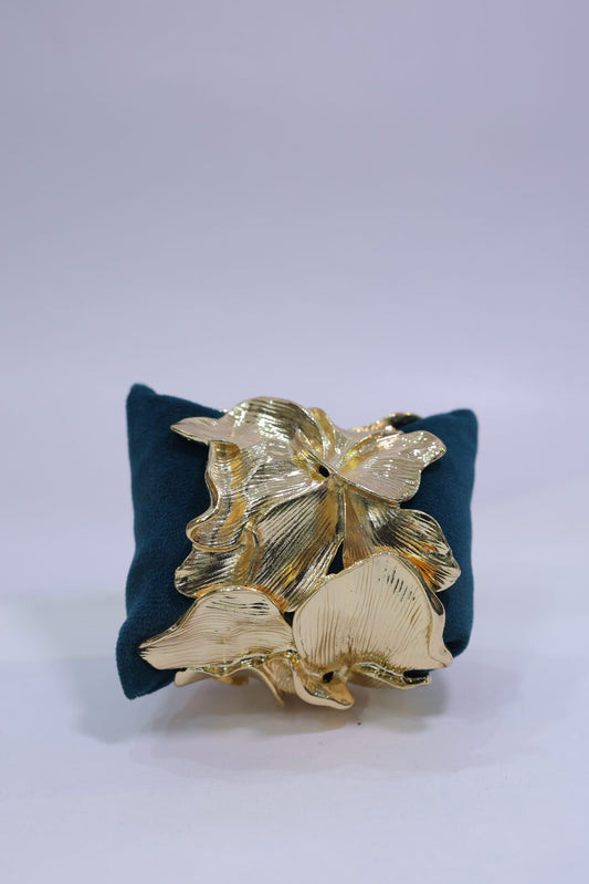 Leaf shaped bracelet