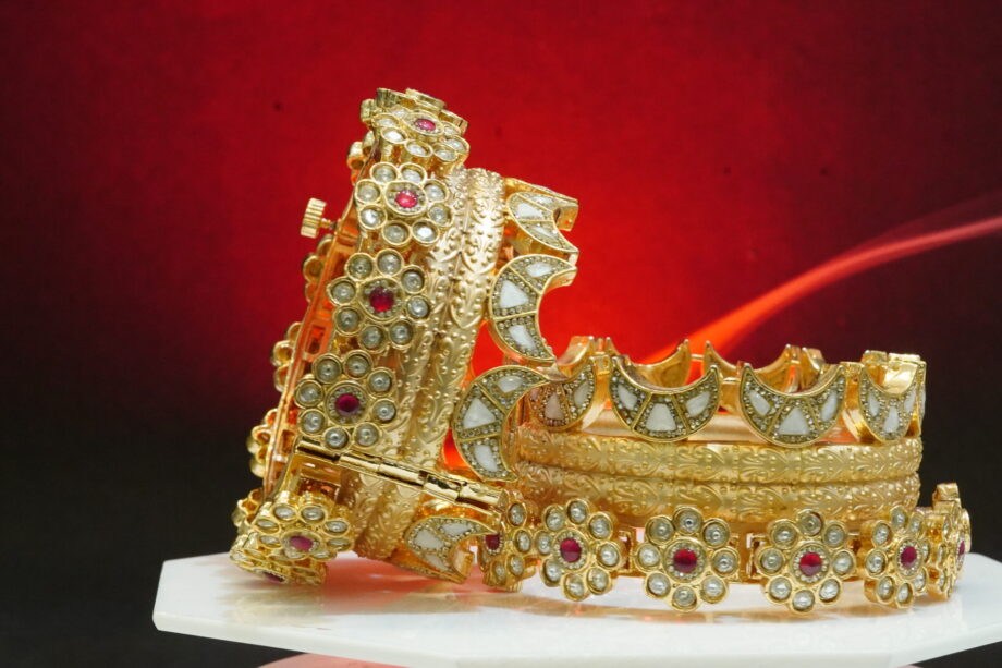 Half moon detail gold plated kada - Image 2