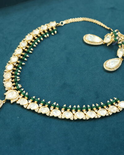 Stone studded tear drop detailing jewellery set