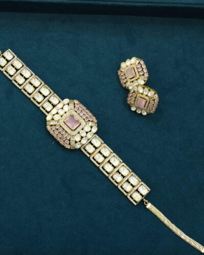 Square shaped choker set