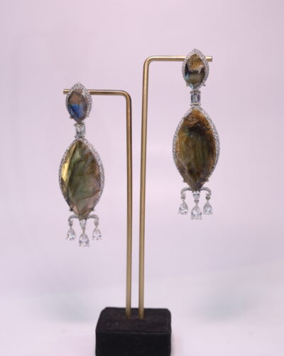 Oval brown stone studded
