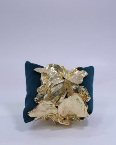 Leaf shaped bracelet