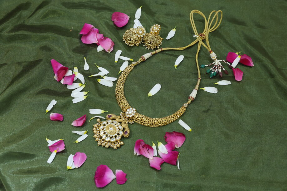Kundan studded Jewellery set